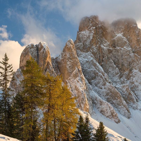 Zwick, Martin 아티스트의 Geisler mountain range in the dolomites of the Villnoss Valley in South Tyrol-Alto Adige after an a작품입니다.